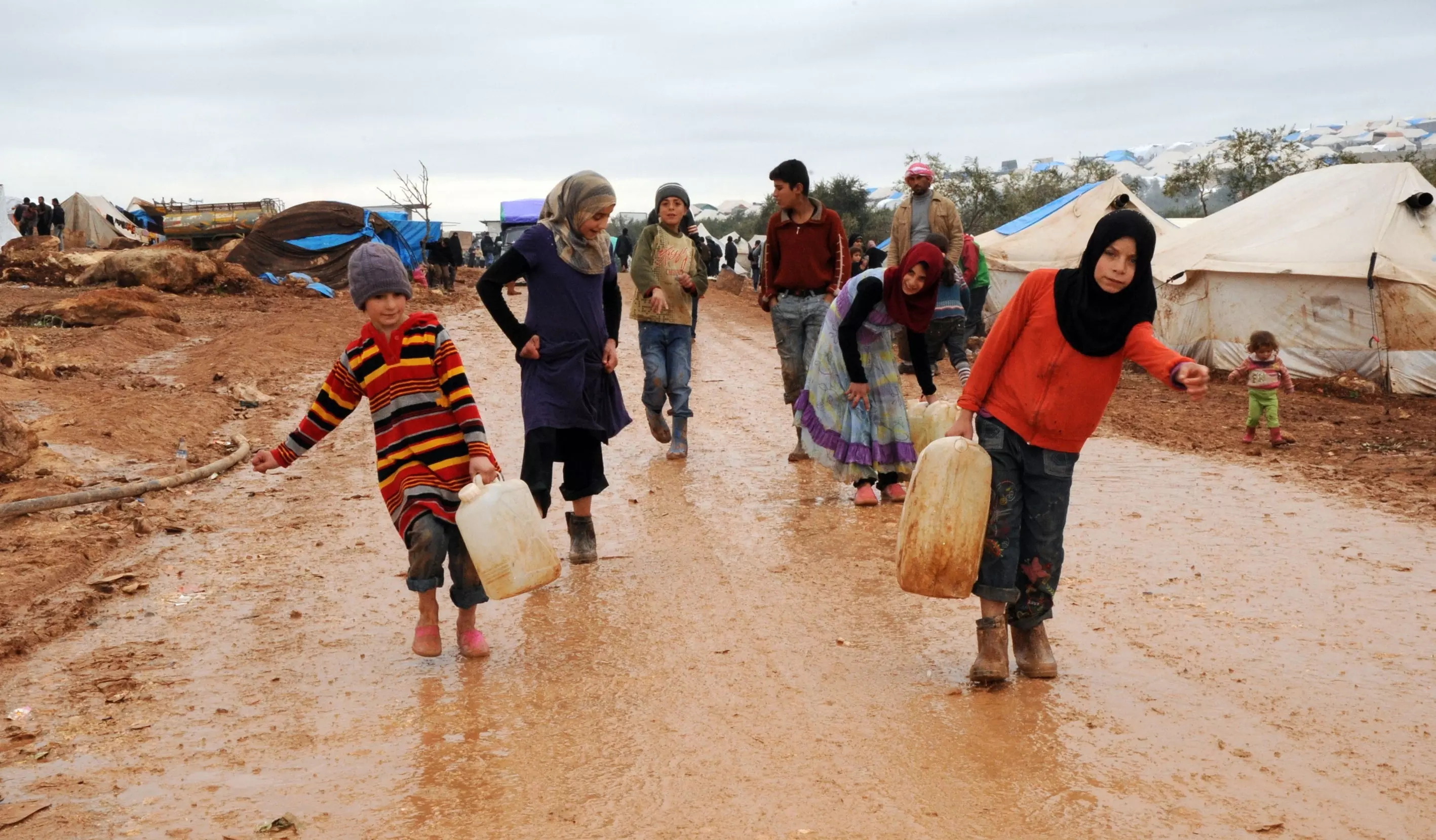 500 ألف سوري محاصرون بالأوبئة و البرد في المخيمات