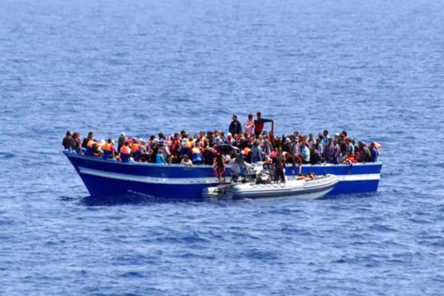 بينهم سوريين ... خفر السواحل التركي ينقذ عشرات الأشخاص من الغرق
