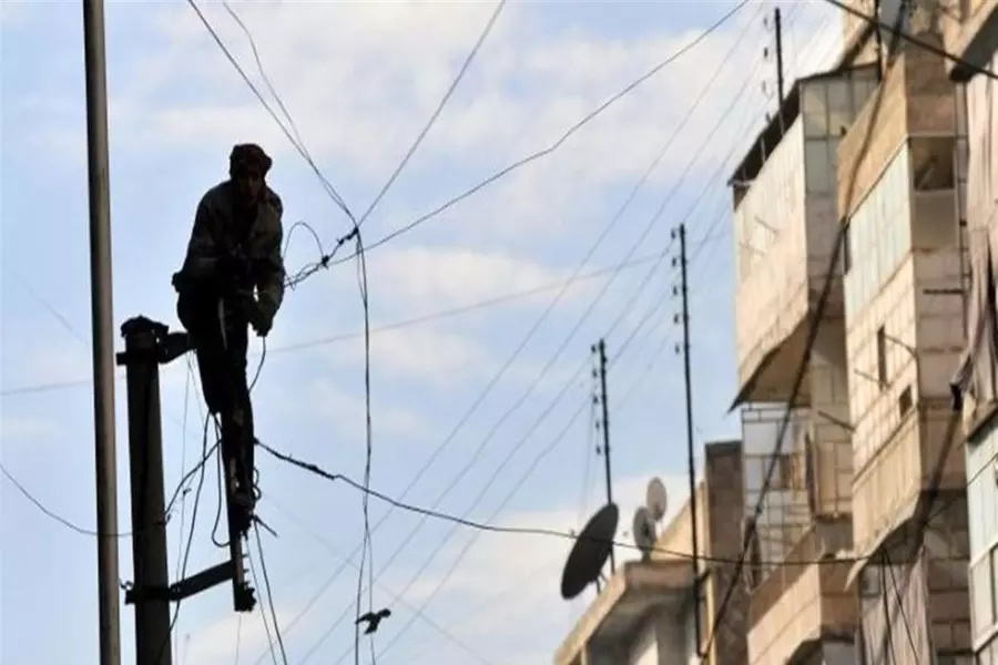 ميليشيا "الدفاع الوطني" "تعفش" أسلاك الكهرباء بمدينة الميادين بريف دير الزور