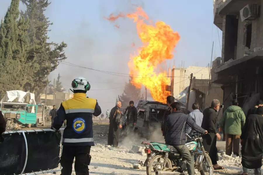 شهداء وجرحى بقصف الطيران الحربي على بلدة كفرسجنة بإدلب وحركة النزوح مستمرة