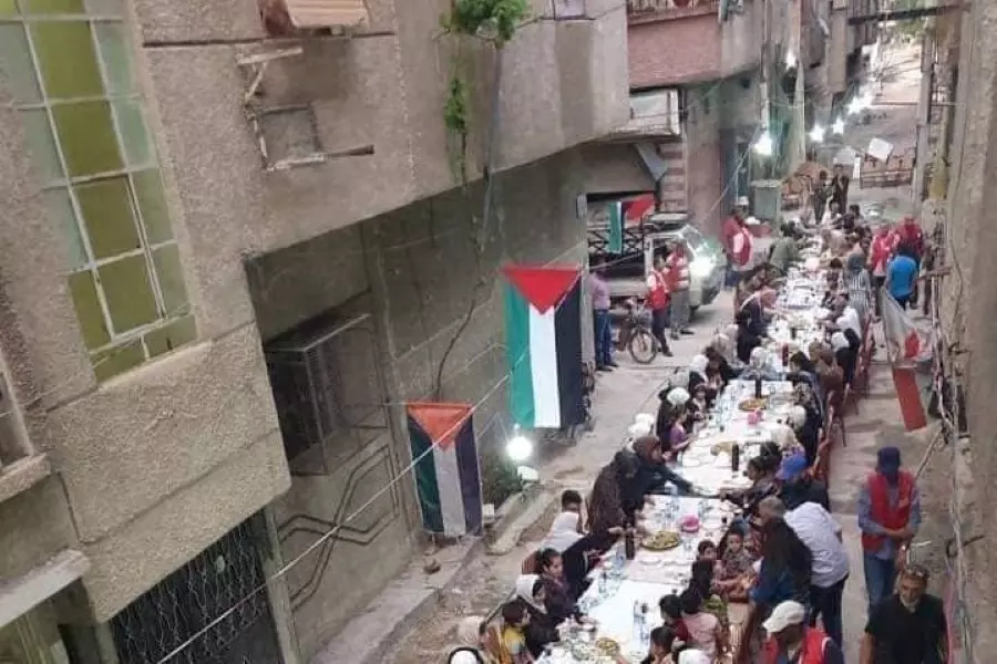 "التحرير الفلسطينية" تقيم إفطار جماعي بمخيم اليرموك ونشطاء "دورها استعراضي"