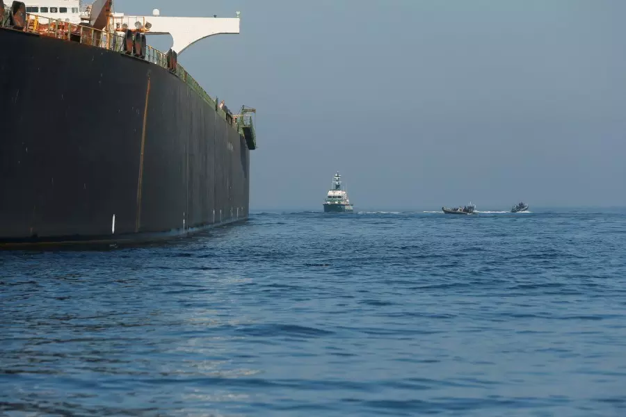 قناة إسرائيلية: سفينة إيرانية تحمل أسلحة أفرغت حمولتها في ميناء اللاذقية