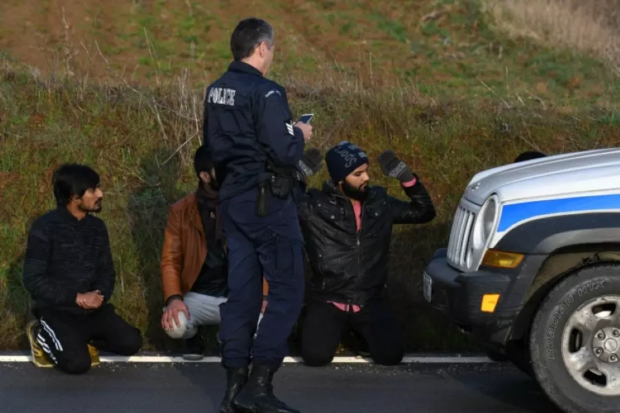يستند لـ 900 شهادة .. تقرير يرصد الانتهاكات بحق اللاجئين على حدود أوروبا