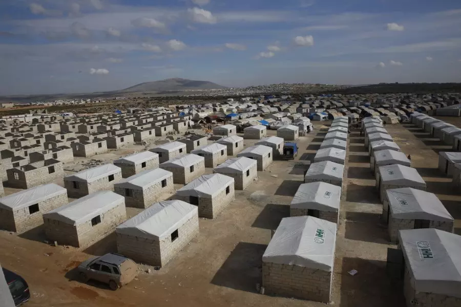 الإغاثة الإنسانية التركية تعلن عزمها بناء ألف منزل طوب للنازحين بإدلب