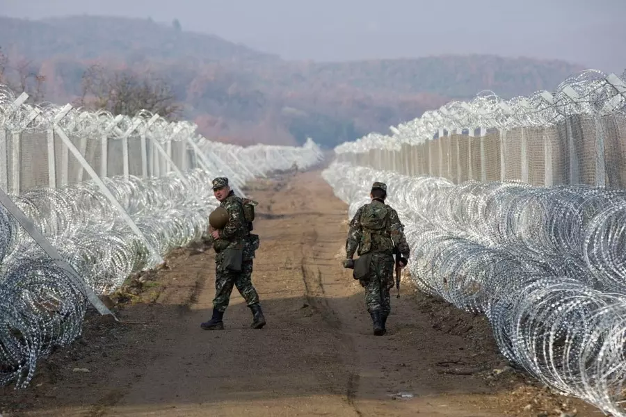 دول أوروبية تطالب بتمويل بناء جدران لمنع تدفق المهاجرين