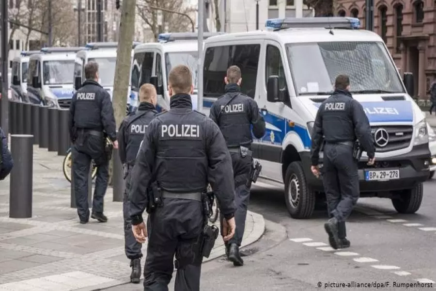 محاكمة ضابط ألماني انتحل صفة لاجئ سوري بتهمة التحضير "لعنف خطير"