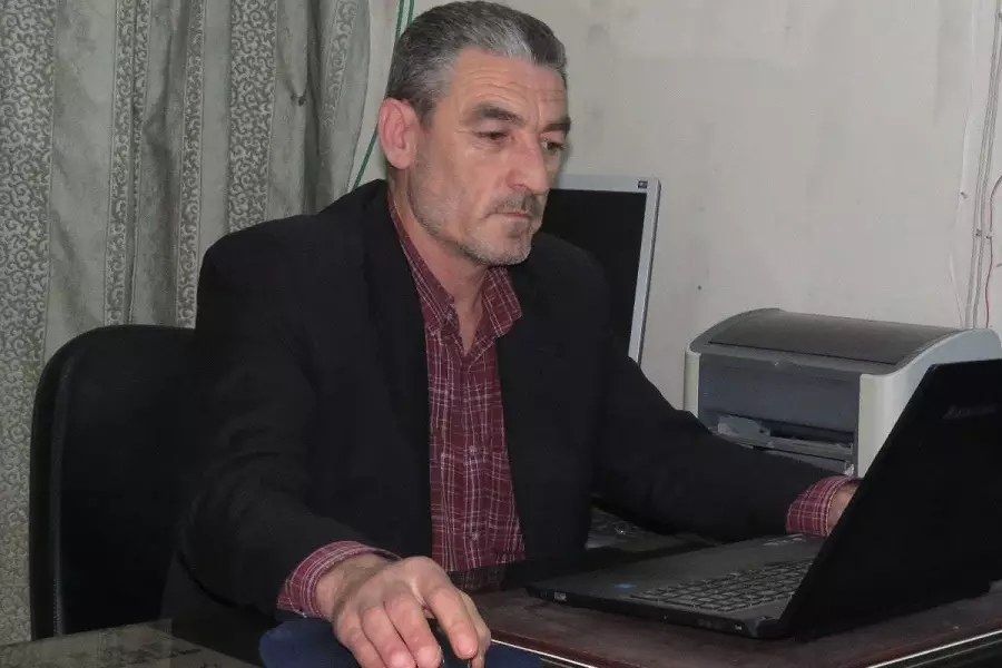 اعتقله الأمن العسكري مرتين .. مجهولون يحاولون اغتيال الاستاذ "عبد العزيز عجيني" في إدلب