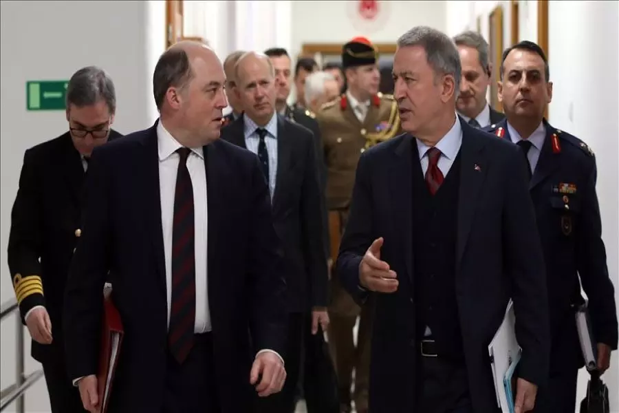 وزيرا دفاع تركيا وبريطانيا يبحثان ملف إدلب في أنقرة