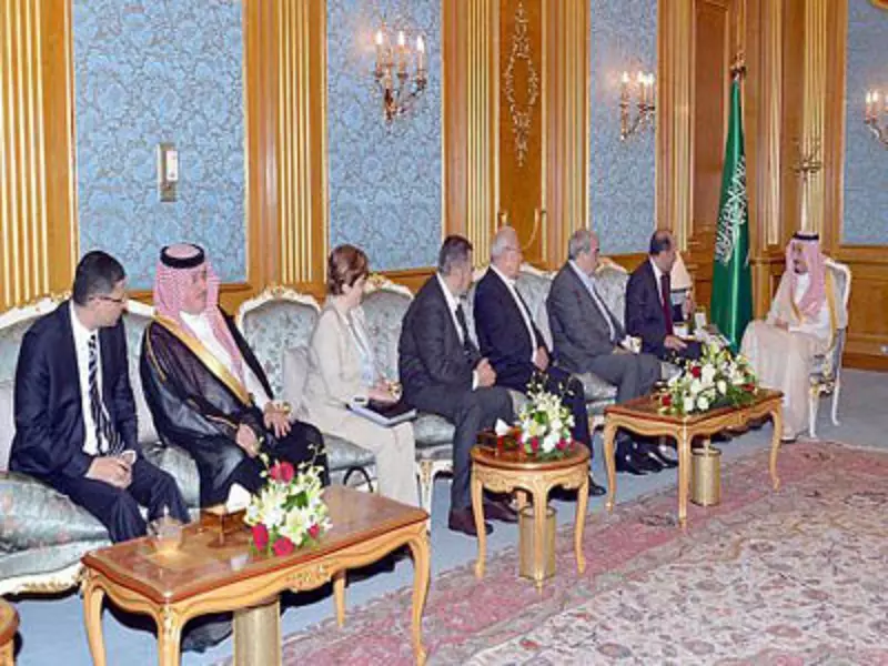 السعودية تحضر لـ "مؤتمر الرياض" لتشكيل لجنة مفاوضات من المعارضة السورية