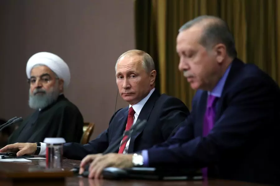 محللون :: من المستبعد أن تستجيب موسكو وطهران للضغط التركي بخصوص ادلب