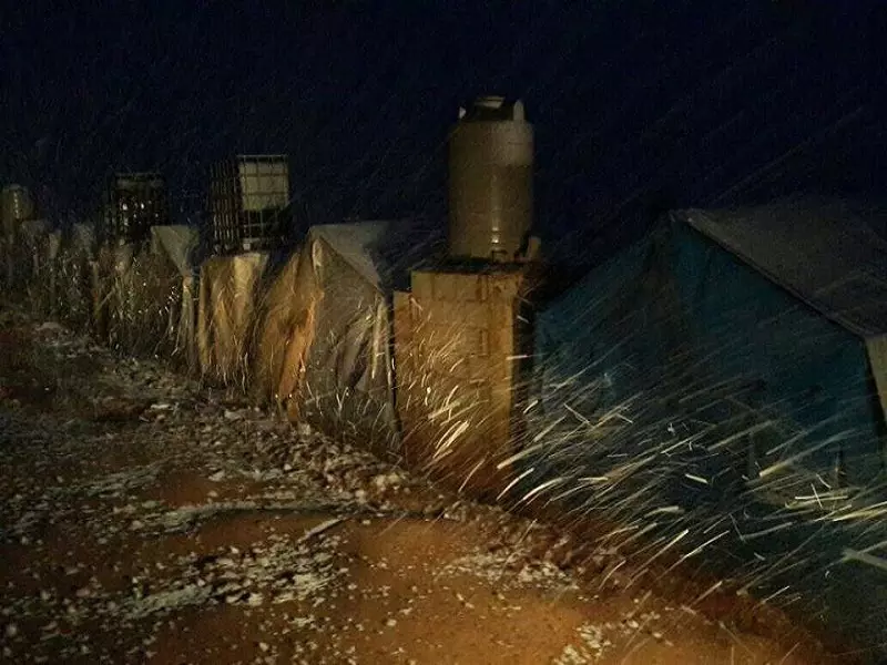 ناشطون سوريون يطلقون "لجنة طوارئ"  في عرسال .. لمواجهة العاصفة