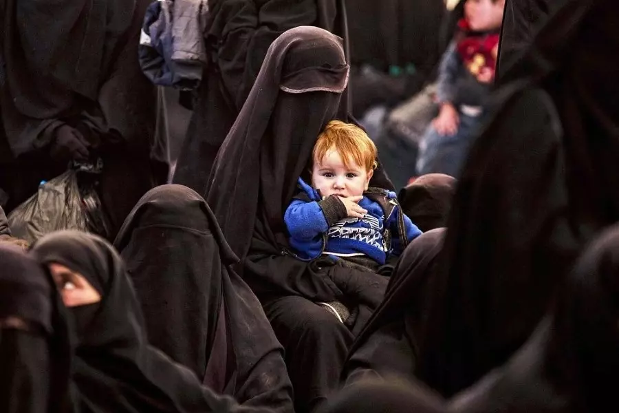 "ألمانيا والدنمارك" تجريان أكبر عملية لاستعادة أطفال ونساء دا-عش من سوريا