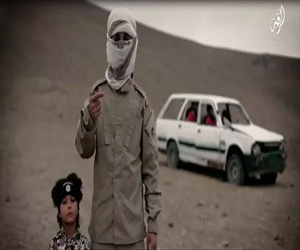 تنظيم الدولة ... يفجر سيارة مفخخة بداخلها 3 سوريين