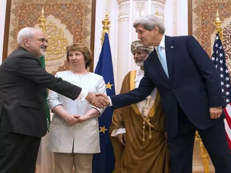 طهران والاختيار بين النووي والأسد