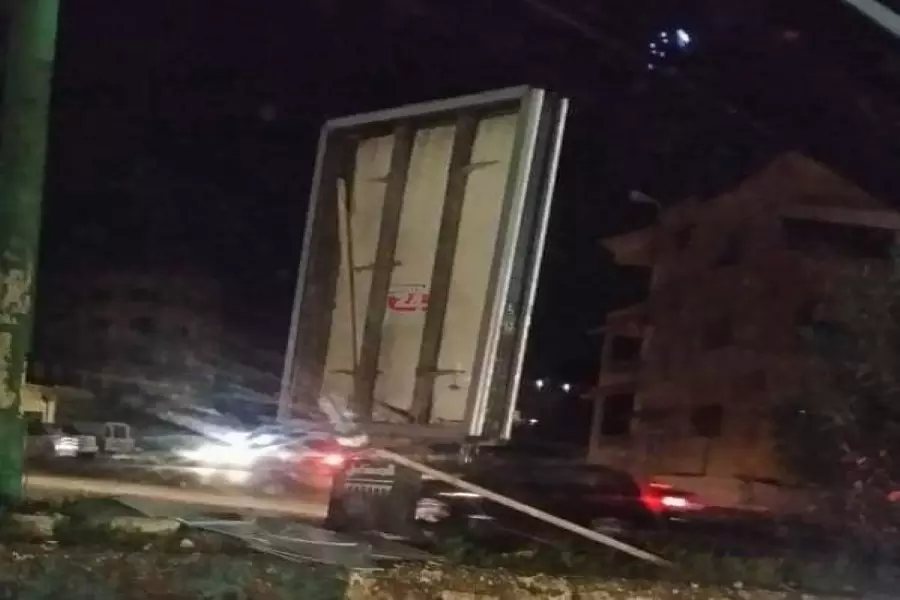 تمزيق صور "المجرم الأسد" في السويداء بسبب الإساءة للرئيس الروحي لـ "الدروز"