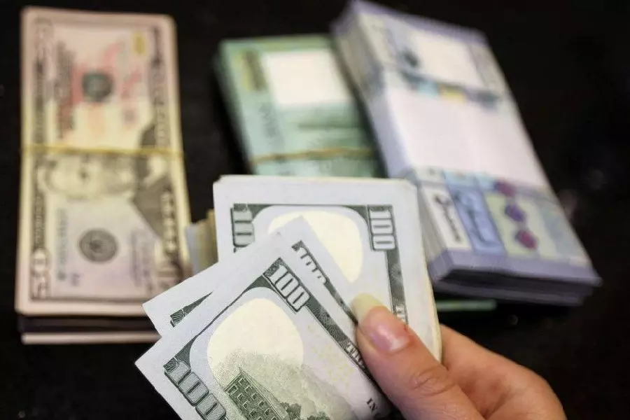 صحيفة لبنانية: "التناتش على آخر الدولارات بين لبنان والنظام السوري في أوجه"