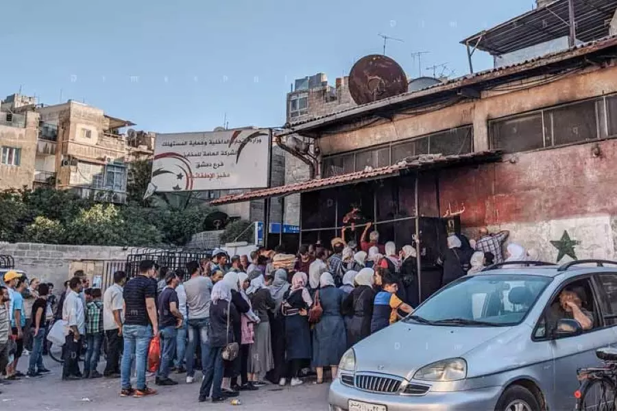 وسط تضاعف الأسعار .. اقتصادي موالي يهاجم عجز حكومة النظام