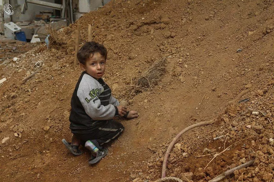 طالبا بعدم "خذلان" السوريين ... مستشارا بان كي مون : ماعاناه الشعب يرقى لجرائم حرب و ضد الانسانية