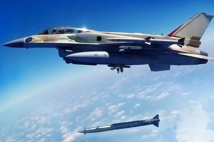 غارات إسرائيلية تستهدف أنظمة دفاع جوي متطورة في قاعدة "تي فور" شرقي حمص