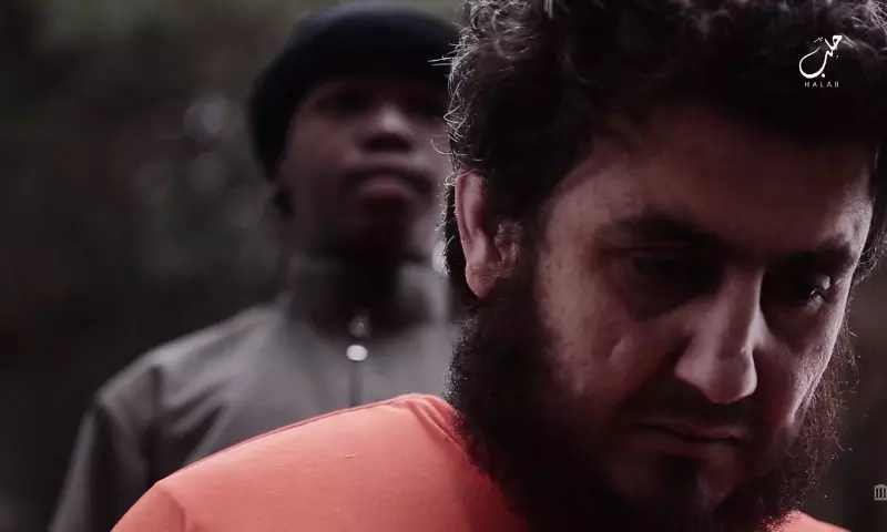 طفل من تنظيم الدولة يذبح أبرز شرعي "الجبهة الشامية"