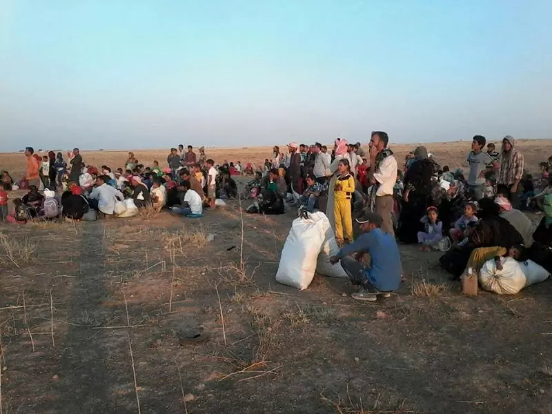 عشرات المتظاهرين في تل أبيض احتجاجا على ممارسات وحدات الحماية الكردية