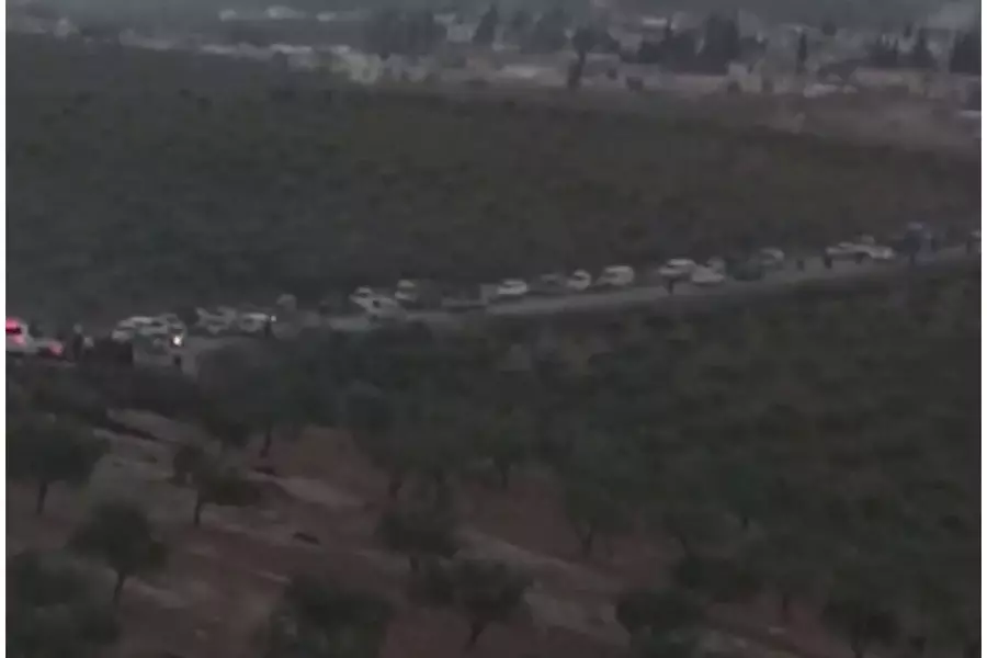 فيديو صادم للازدحام على "معبر الغزاوية" بين دولتي "إدلب وعفرين" من المتسبب ..؟