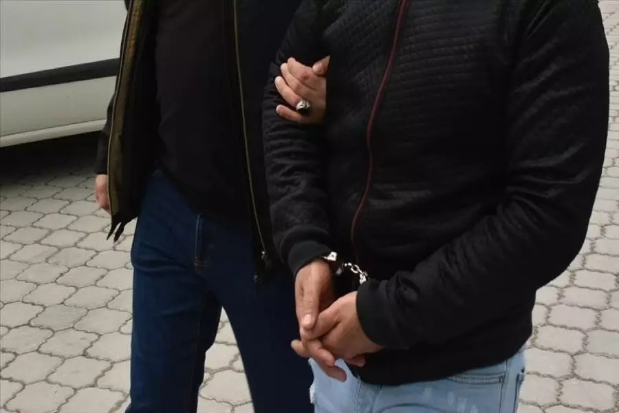 تمهيدا لترحيلهم .. توقيف 8 سوريين ظهروا في فيديو بحوزتهم أسلحة بيضاء في "أضنة"