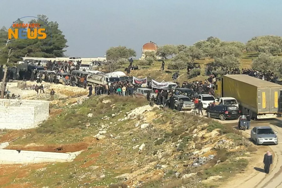 ضمن حملة "من إدلب إلى برلين" .. تظاهرة قرب الجدار العازل على الحدود التركية غربي إدلب