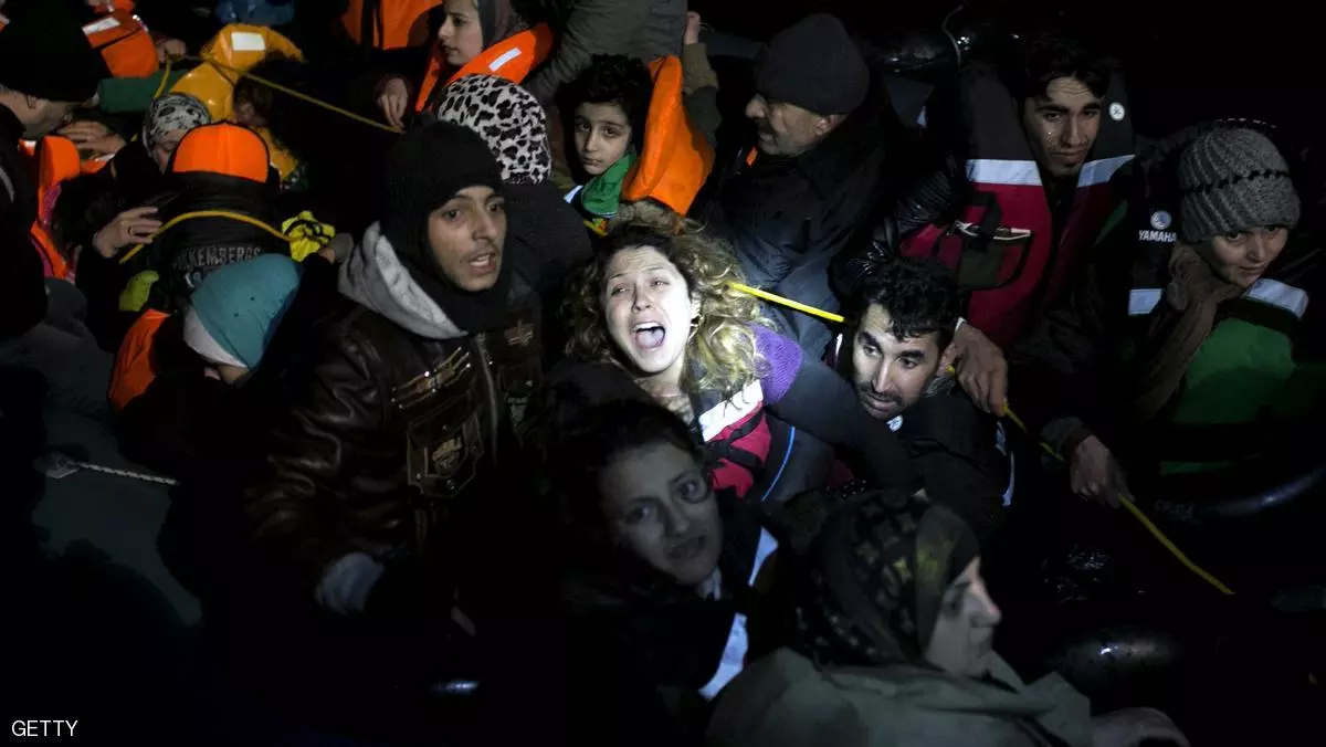 وفاة ٢١ مهاجراً غرقاً و انقاذ العشرات قبالة السواحل اليونانية