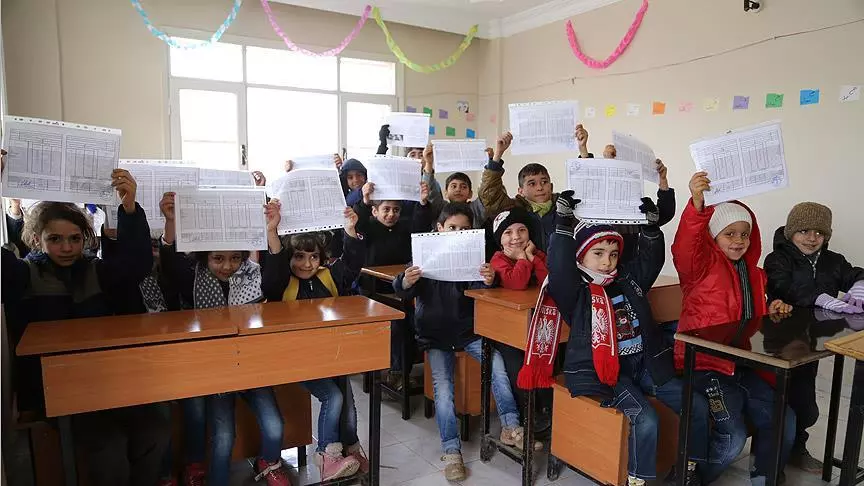 تركيا تتعهد بانفاق مليار دولار من المعونات الأوربية لتعليم الطلاب السوريين