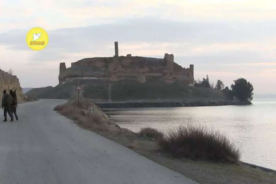 تراجع أخر لتنظيم الدولة.. "قسد" تسيطر على قلعة "جعبر الأثرية" غرب الرقة