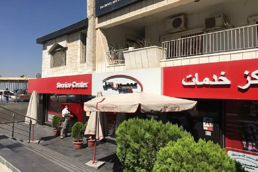 بعد أشهر من الاحتجاز .. النظام يفرج عن عدد من موظفي شركات "مخلوف"