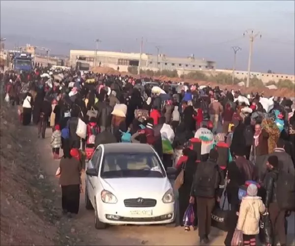 القصف الروسي الهمجي على مدينة حلب و ريفها يدفع الآلاف نحو النزوح إلى تركيا