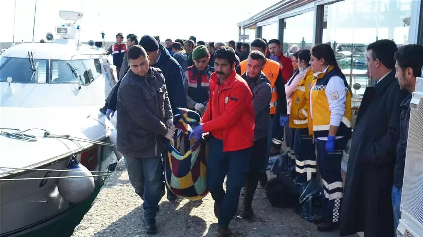 ميركل و أوغلو تحدثا عن مكافحة تهريب البشر .. في الوقت نفسه كانت فرق الانقاذ تنتشل 35 غريق جديد