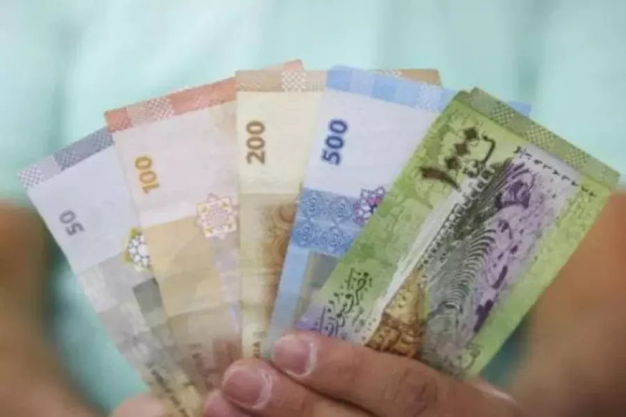 بعد وصول سعر صرف الدولار الى 2400 ليرة.. مراكز الصرافة ومحال تجارية تغلق أبوابها