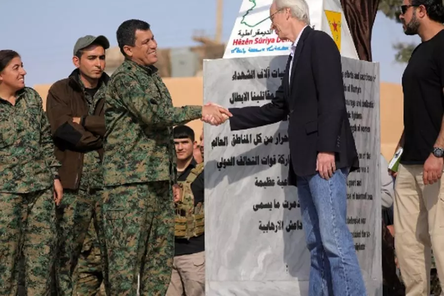 مسؤولون أكراد يحتفون بتوقيع اتفاق استثمار النفط مع واشنطن ويعتبرونه "خطوة سياسية للاعتراف بالإدارة الذاتية"