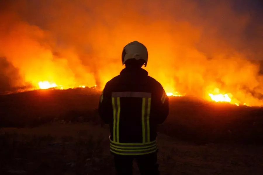 الدفاع المدني يؤكد سيطرته على 80% من الحرائق غربي ادلب