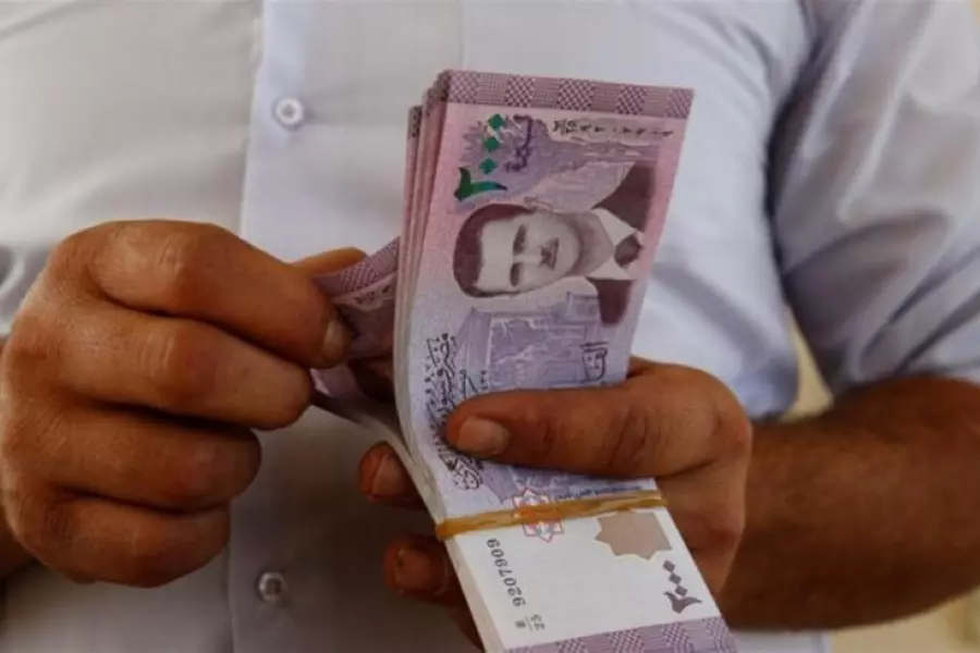 الإرهابي "بشار" يقر زيادة على الرواتب .. موالون يعلقون: "قيمتها لا تستحق 3 مراسيم"