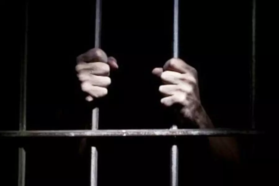 خروجي قبل تفاوضكم.. فالوقت يسير على بقايا روحي