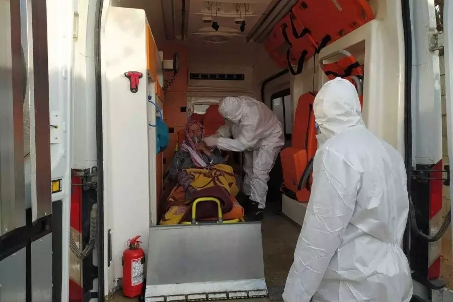 النظام يرفع حصيلة "كورونا" ومصدر طبي يكشف تداعيات تجاهل تفشي الوباء في المدارس