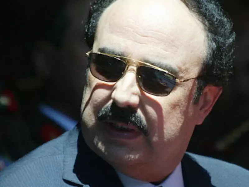 جنرالان في المشرق وبينهما سيّد