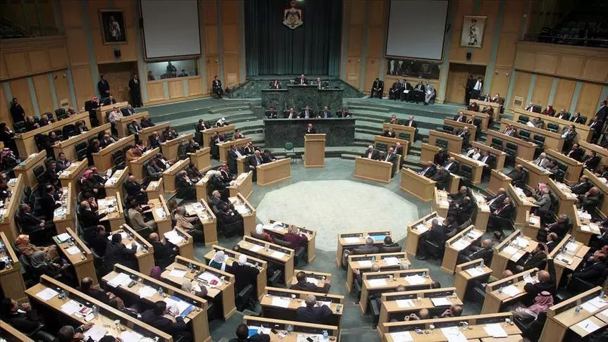 ونطق برلمان "العرب" .. وطالب المجتمع الدولي بالضغط على الأسد وأحلافه لوقف "فوري" لقصف السوريين "جواً"