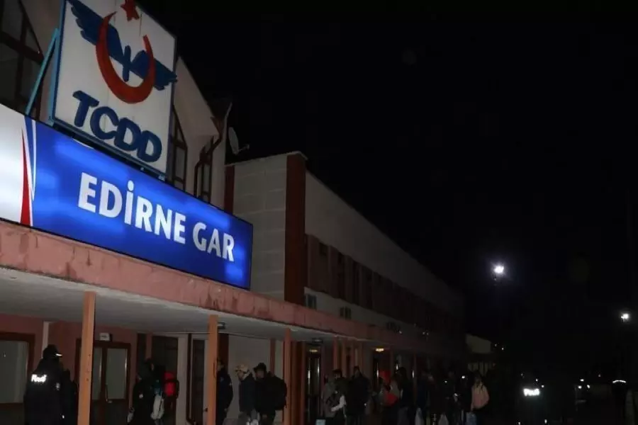 الأمن التركي يضبط أكثر من مئتي شخص حاولوا العبور لليونان بينهم سوريين