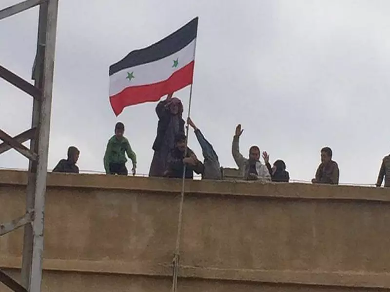 بين رفع العلم و احراقه .. “ابطع” تترنح على طريق “المصالحة” مع الأسد تحت ضغط طيران العدو الروسي