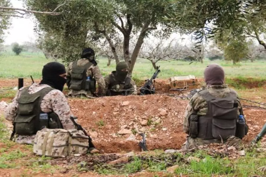 مقتل "أبو طلحة" القيادي في هيئة تحرير الشام وجرح آخر على يد مجهولين قرب مدينة سراقب