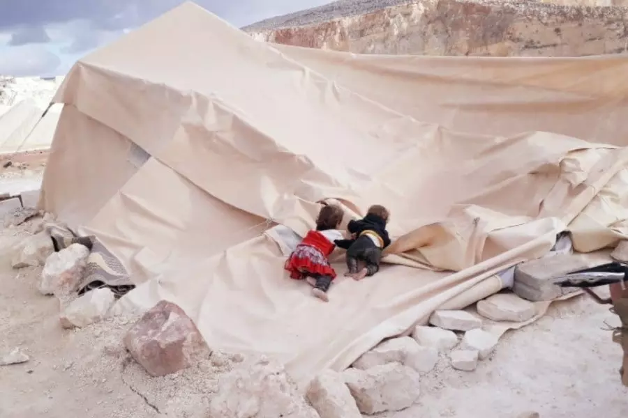 عاصفة هوائية تضرب شمال غرب سوريا ومنسقو الاستجابة يوثق تضرر 13 مخيماً