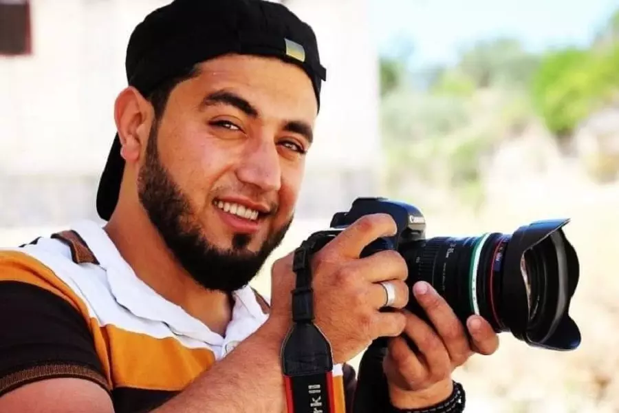 استشهاد ناشط إعلامي بقصف جوي روسي لمعسكر "الجبهة الوطنية" في الدويلة بإدلب