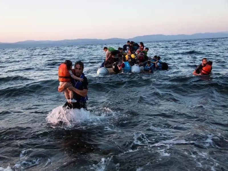 لاجئون ومهاجرون.. ومع حق العودة