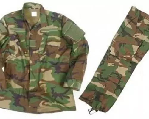 حكومة الأسد... تمنع بيع اللباس العسكري