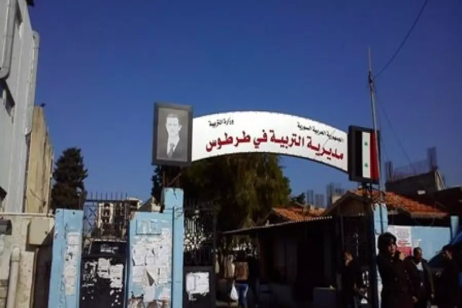 بتهمة التحريض على التظاهر مسؤول بطرطوس يحتجز صحفي ويهدد ويتوعد الأهالي بالعقاب